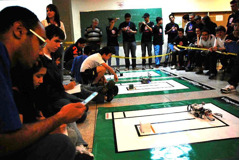 Noticenter - Estudantes de Chapecó se classificam para etapa nacional de  torneio de robótica